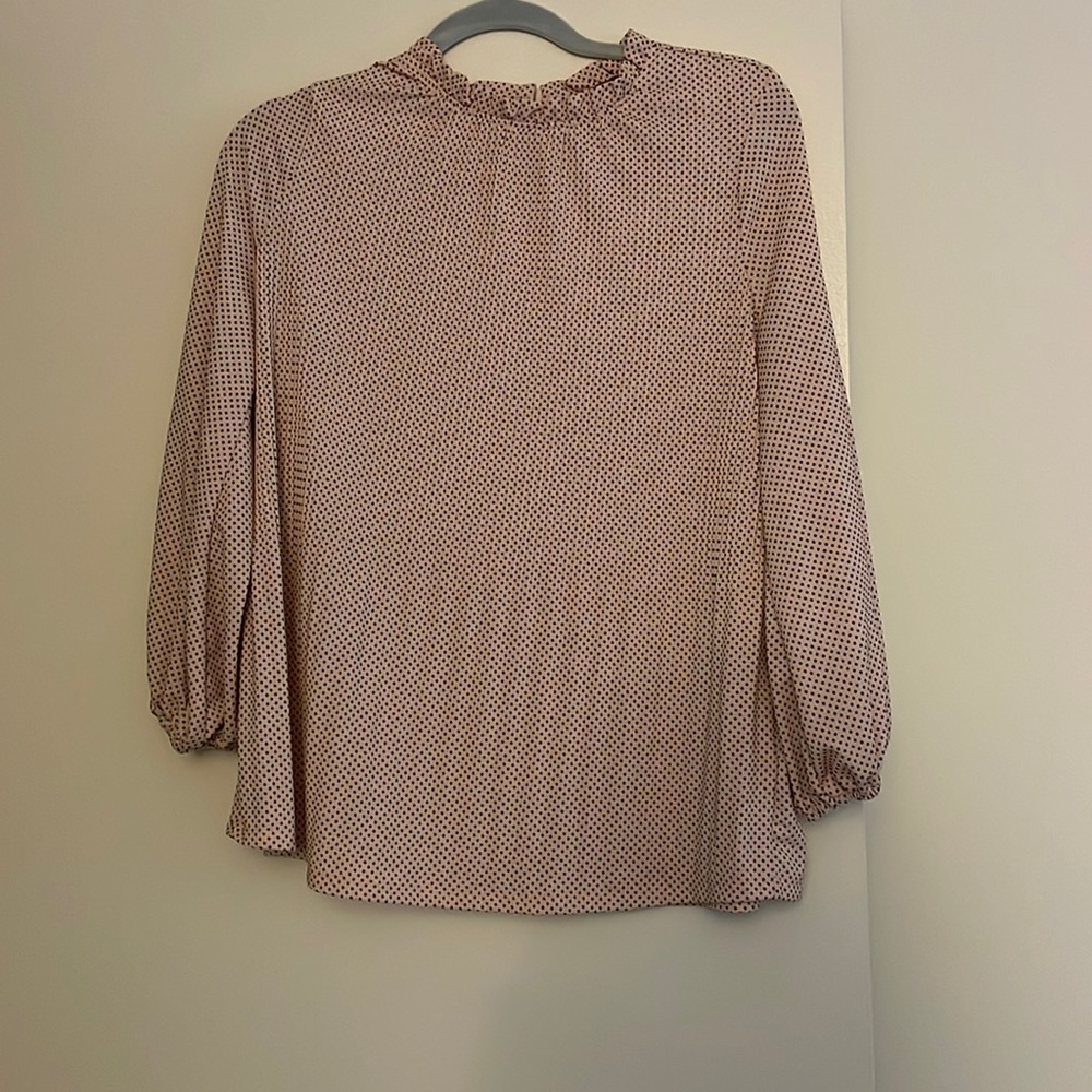 Size medium Adrianna Papell blouse in light pink.